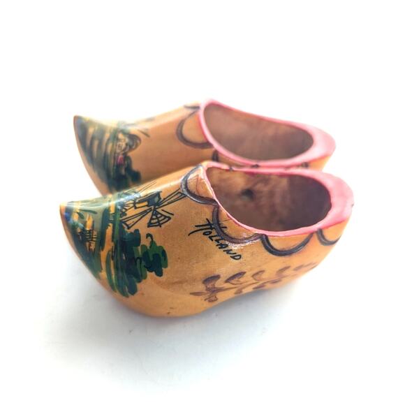 Vintage Hand Carved Hand Painted Traveler Holland Wooden Clogs Souvenir Decor - Picture 2 of 7